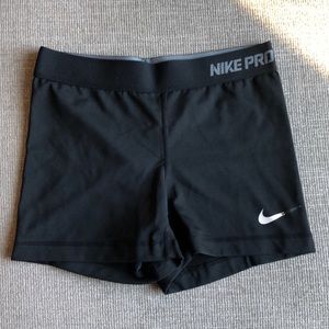 Nike pro spandex size small